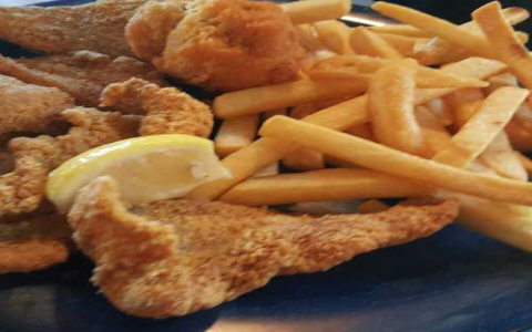 Discover Charlies Catfish House in Ellisville: Top Menu and Ratings